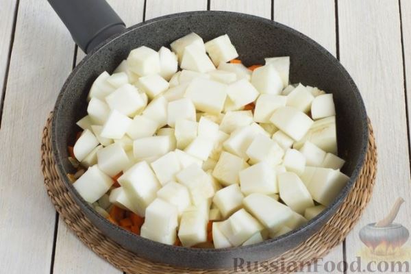 Овощное рагу с картофелем, патиссонами и сладким перцем