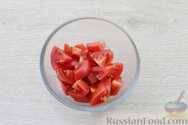 Салат из помидоров с чесноком и зеленью
